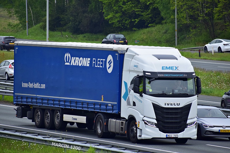 _DSC3912 EMEX TRANSPORT-crop-Iveco S-Way.JPG