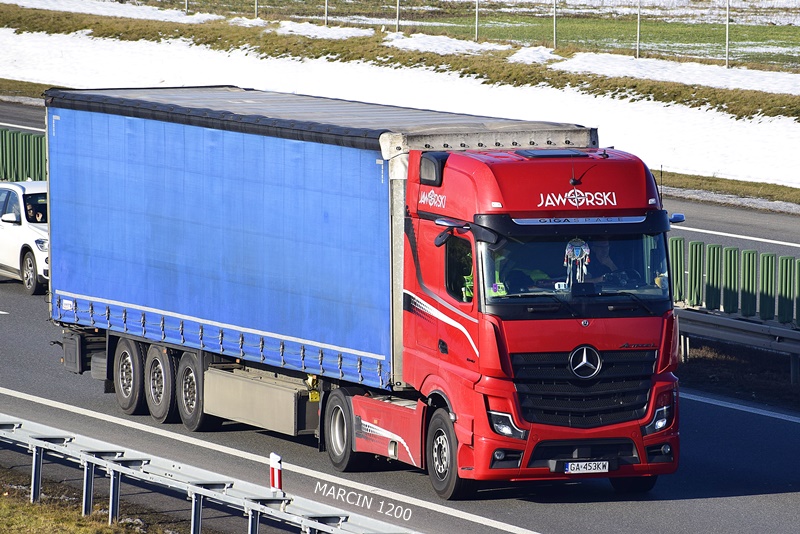 _DSC0976 JAWORSKI-crop-Mercedes-Benz ActrosL MP5.JPG