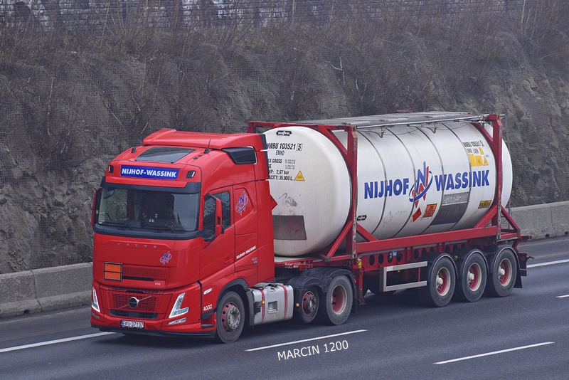 _DSC1081 NIJHOF-WASSINK-crop-VOLVO FH AERO.JPG