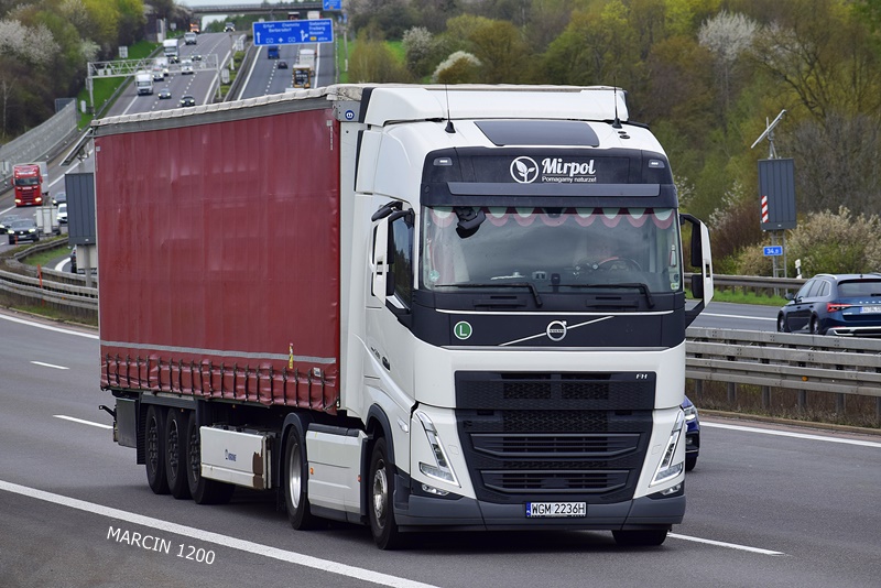 _DSC1279 MIRPOL-crop-VOLVO FH V.JPG