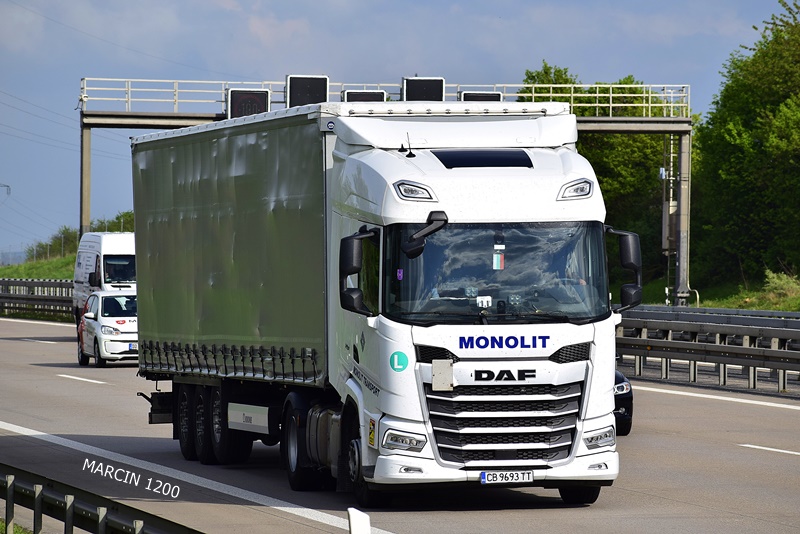 _DSC2158 MONOLIT-crop-DAX XF.JPG