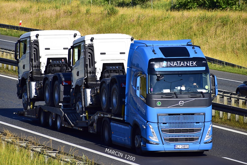 _DSC00011 (988)-crop-NATANEK-VOLVO FHV.JPG