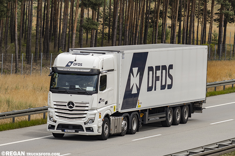 Mercedes-Benz Actros - DFDS.jpg