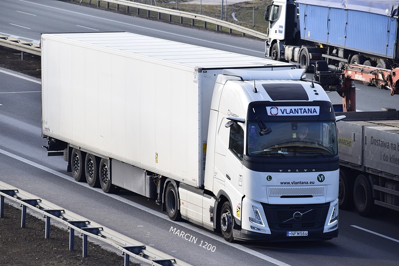 _DSC1720 VLANTANA-crop-VOLVO FH AERO.JPG