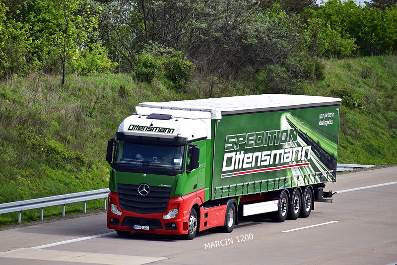 _DSC1478 OTTENSMANN-crop-Mercedes-Benz Actros MP4.JPG