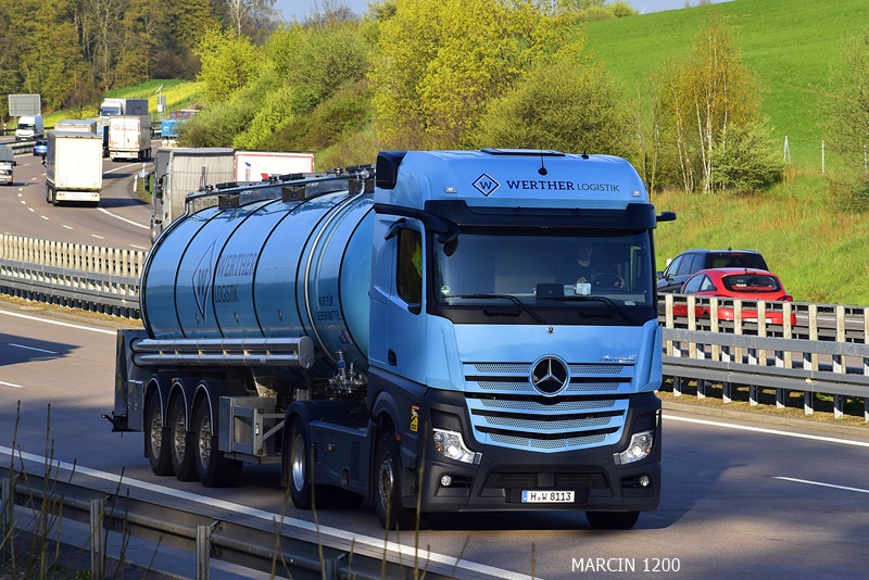_DSC2646 WERTHER-crop-ACTROS MPV.JPG