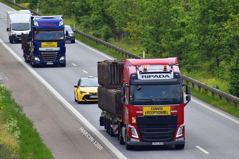 _DSC4488 RIPADA-crop-DAF XF106 , VOLVO FH IV.JPG
