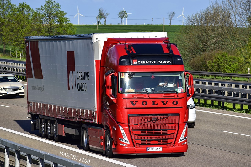 _DSC2393 CREATIVE CARGO-crop-VOLVO FHV.JPG