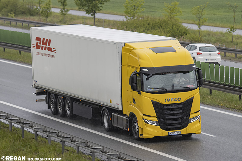 Iveco S-Way - DHL.jpg