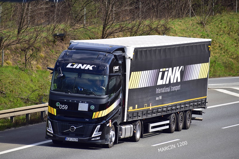_DSC3483-crop-LINK-VOLVO FH AERO.JPG