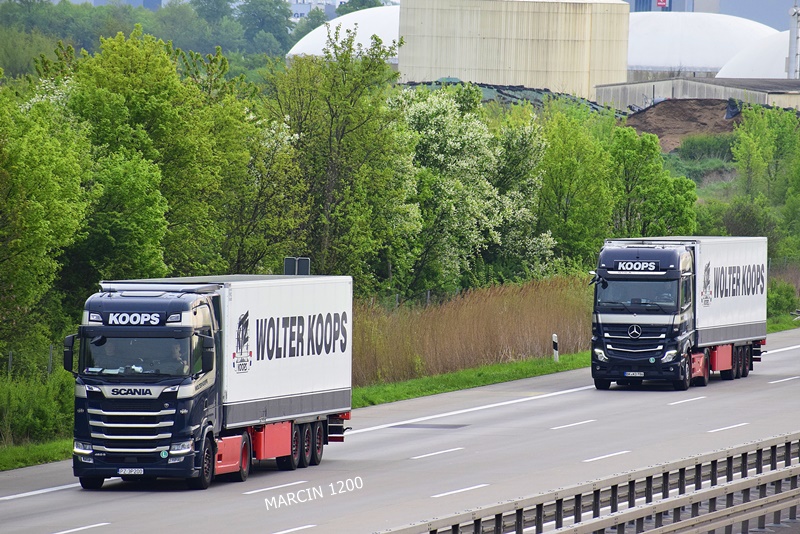 _DSC5423-crop-SCANIA S450 - WOLTER KOOPS-ACTROS MPV.JPG