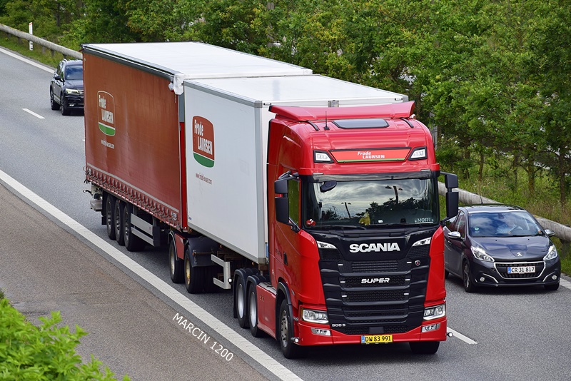 _DSC4402  DEP LOGISTIK FRODE LAURSEN-crop-SCANIA S500-25,25m.JPG