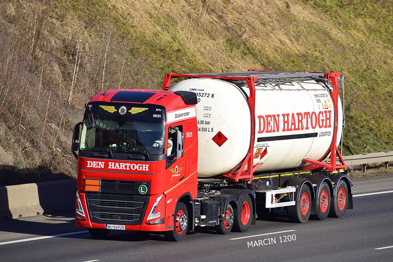 _DSC1183 DEN HARTOGH-crop-VOLVO FH V.JPG