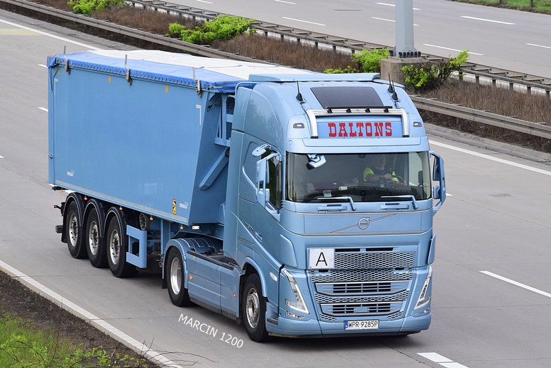 _DSC5407 DALTONS-crop-VOLVO FH V.JPG