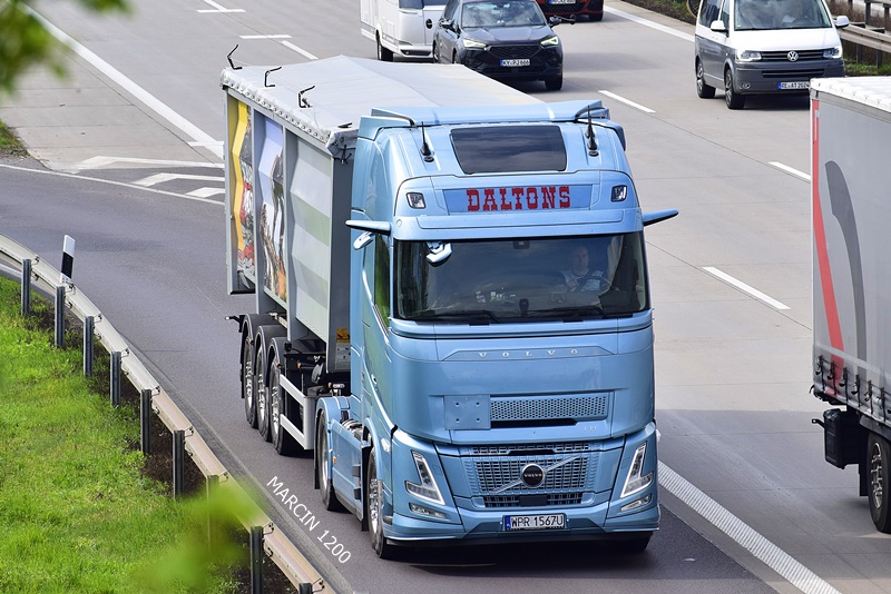 _DSC5010 DALTONS-crop-VOLVO FH AERO.JPG