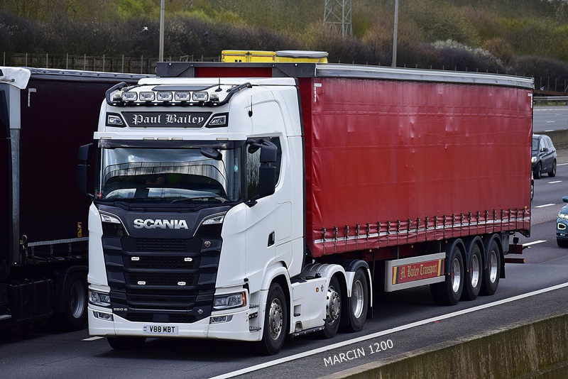 _DSC0852-crop-PAUL BARLEY-SCANIA S650 V8.JPG