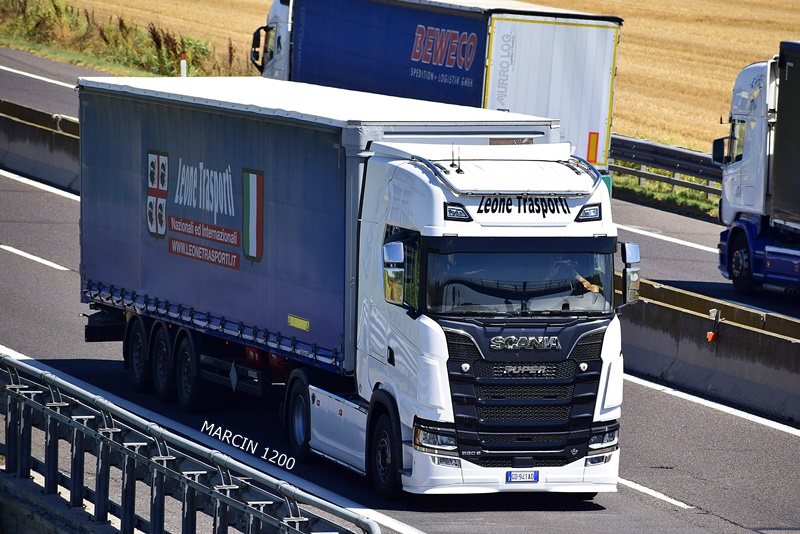 _DSC6071-crop-LEONE TRANSPORTI-SCANIA S520 V8 SUPER.JPG