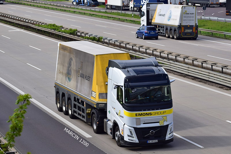 _DSC4990 EMONS-crop-VOLVO FH AERO-MIJANKA.JPG