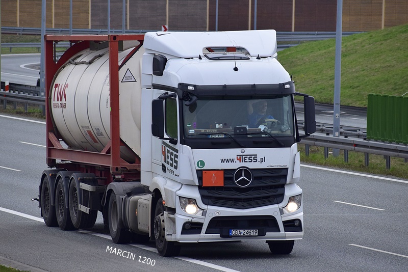 _DSC00011 (207)-crop-Mercedes-Benz Actros - 4tess.JPG