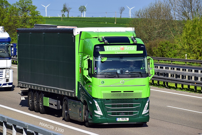 _DSC2465 TRANS RENT-crop-VOLVO FH V.JPG