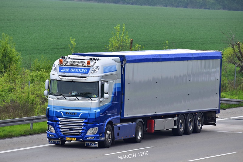 _DSC4103 JAN BAKKER-crop-DAF XF 106 II.JPG