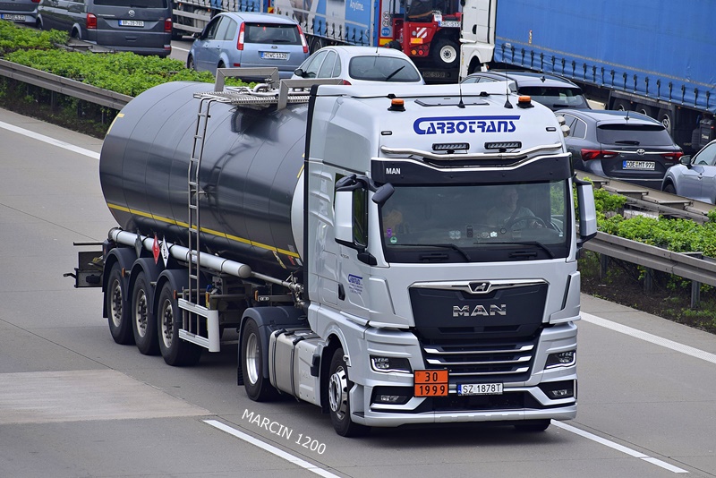 _DSC4278 CARBOTRANS-crop-MAN TGX II.JPG