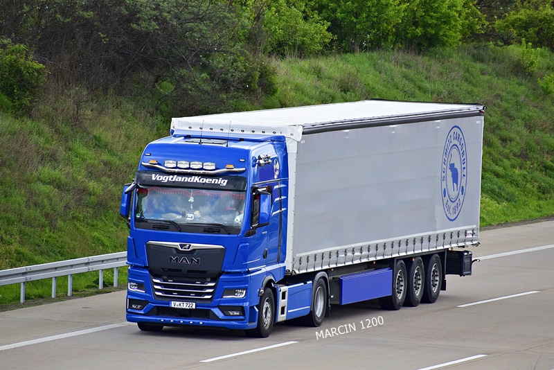 _DSC1658 VOGTLANDKOENIG-crop-MAN TGX II.JPG