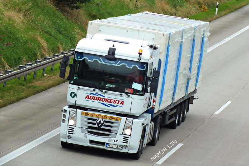 DSCF7103-crop-Audrokesta-RENAULT MAGNUM.jpg