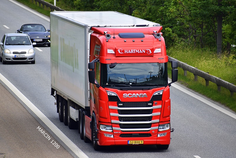 _DSC4938 HARTMAN-crop-SCANIA S660 V8.JPG