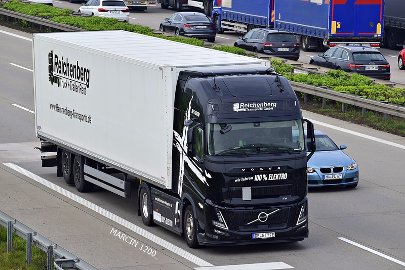 _DSC4636 REICHENBERG-crop-VOLVO FH AERO 100% ELEKTRO.JPG