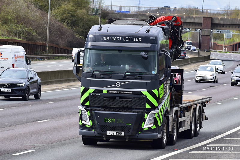 _DSC0584-crop-DSM Contract Lifting-VOLVO FHIV.JPG