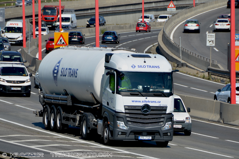 Mercedes Benz Actros MP5_Silo Trans_2664.JPG