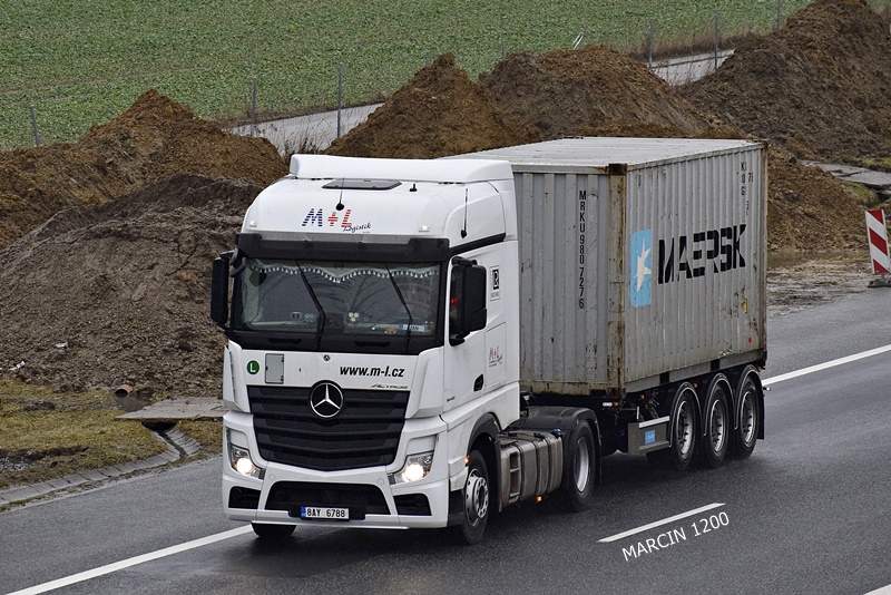 _DSC1372-crop-M+L-ACTROS MPIV.JPG