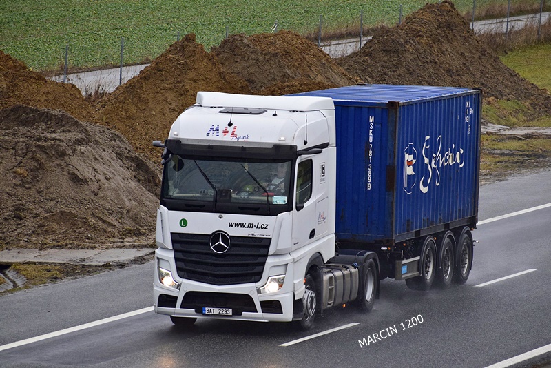 _DSC1373-crop-M+L-ACTROS MPV.JPG
