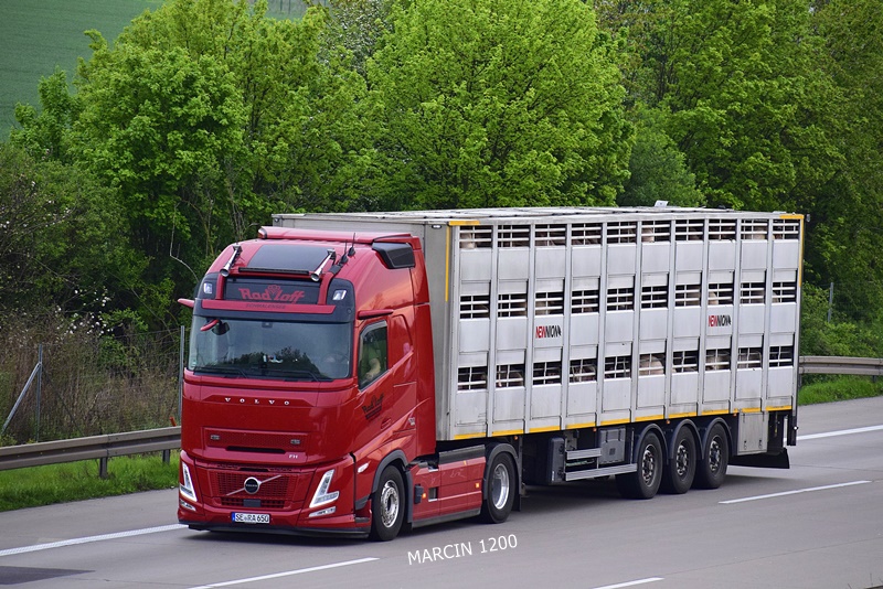 _DSC5260 RAD LOFT-crop-VOLVO FH AERO.JPG