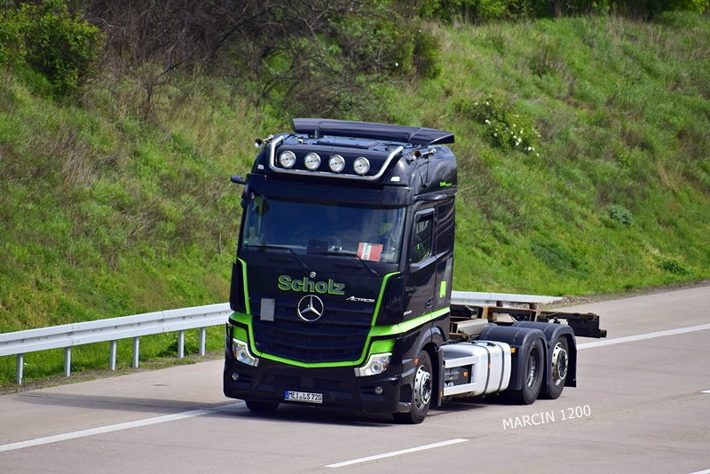 _DSC1483 SCHOLZ-crop-ACTROS MPV.JPG