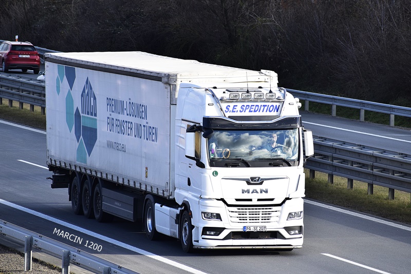 _DSC0454 S.E.SPEDITION-crop-MAN TGX II.JPG