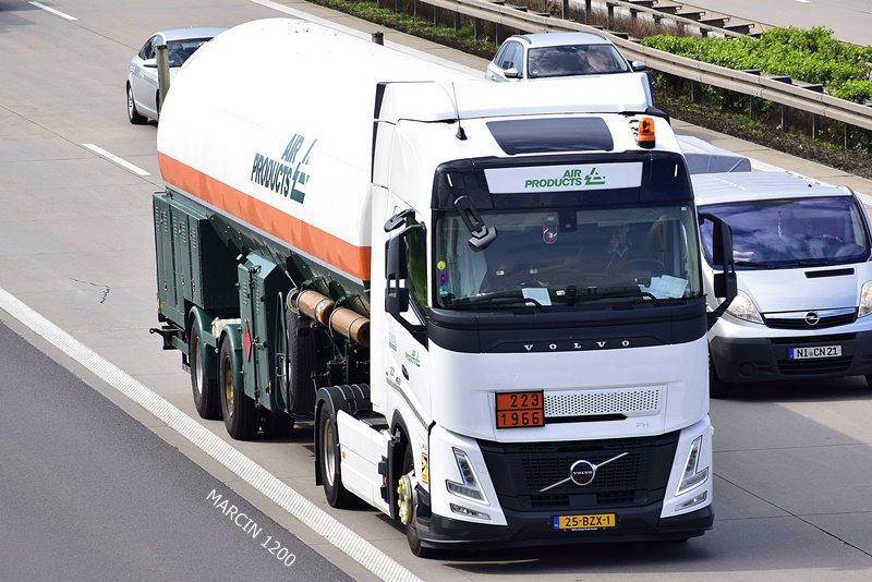 _DSC5007 SCHENK-crop-VOLVO FH AERO.JPG