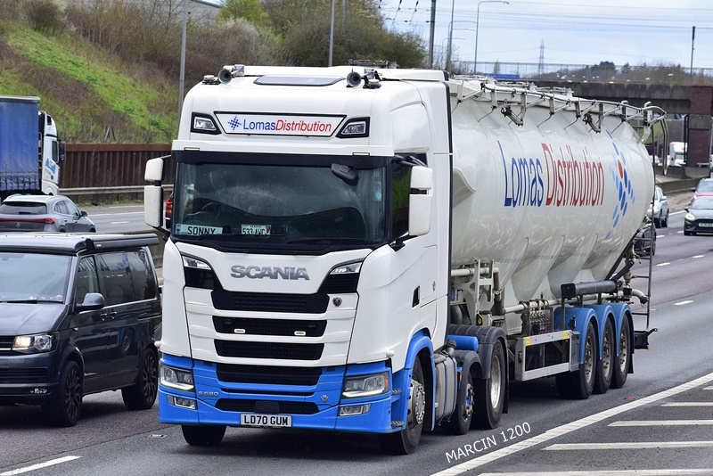 _DSC0541-crop-LOMAS DISTRIBUTION-SCANIA S580 V8.JPG