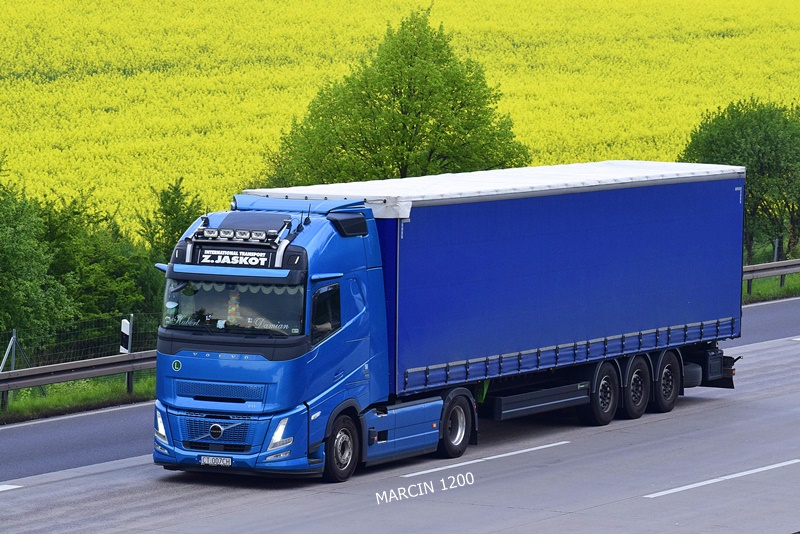 _DSC5189 Z.JASKOT-crop-VOLVO FH AERO.JPG