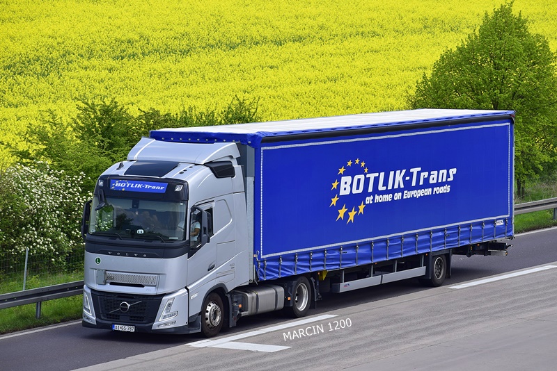 _DSC4799 BOTLIK-TRANS-crop-VOLVO FH AERO.JPG
