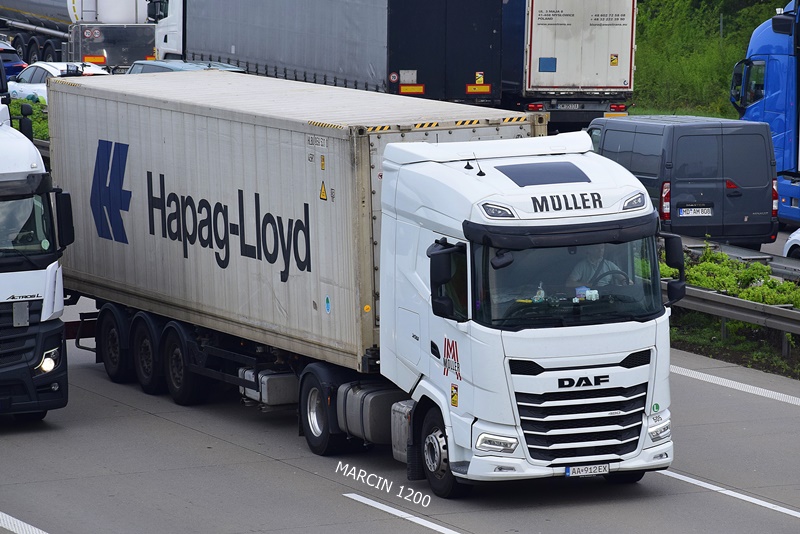 _DSC3964 MULLER-crop-DAF XG-HAPAG-LIOYD.JPG