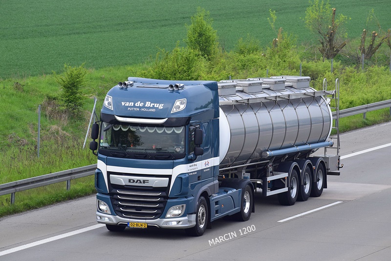 _DSC3977 VAN DE BRUG-crop-DAF XF 106 II.JPG