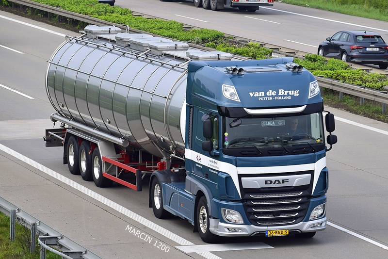 _DSC4618 VAN DE BRUG-crop-DAF XF 106 II.JPG