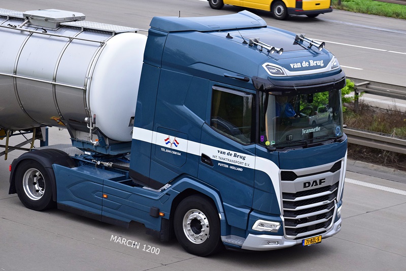 _DSC5350 VAN DE BRUG-crop-DAF XG+.JPG