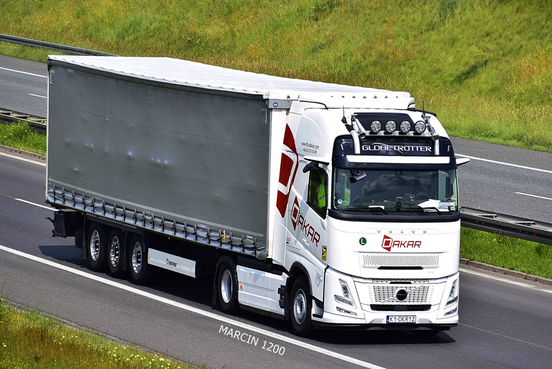 _DSC6340 DAKAR-crop-VOLVO FH AERO-KRONE.JPG