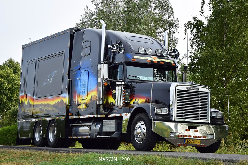 _DSC1257-crop-Freightliner.JPG