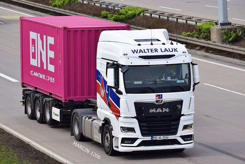 _DSC5761 WALTER LAUK-crop-MAN TGX II.JPG