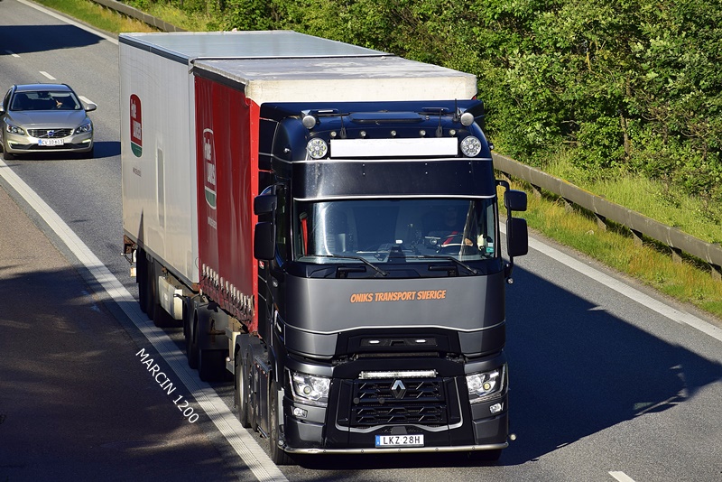 _DSC4988 ONIKS TRANSPORT SVERIGE-crop-RENAULT RANGE-T.JPG