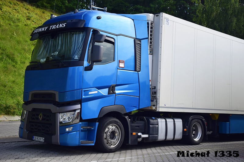 _DSC6863 SUNNYY TRANS RENAULT RANGE-T.JPG